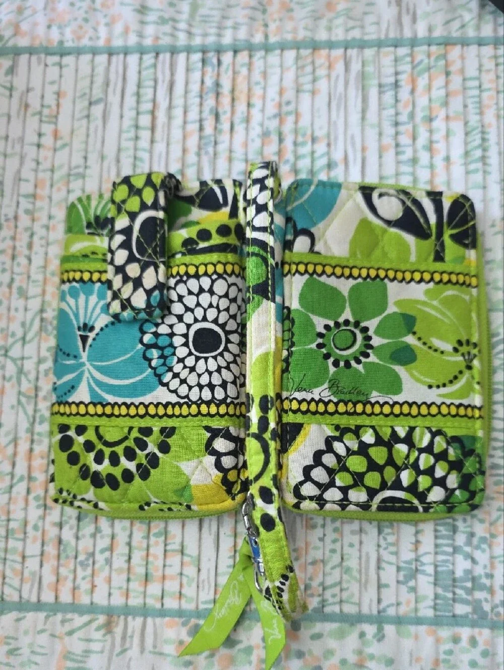Vera Bradley Carry It All Wristlet Wallet Quilted 